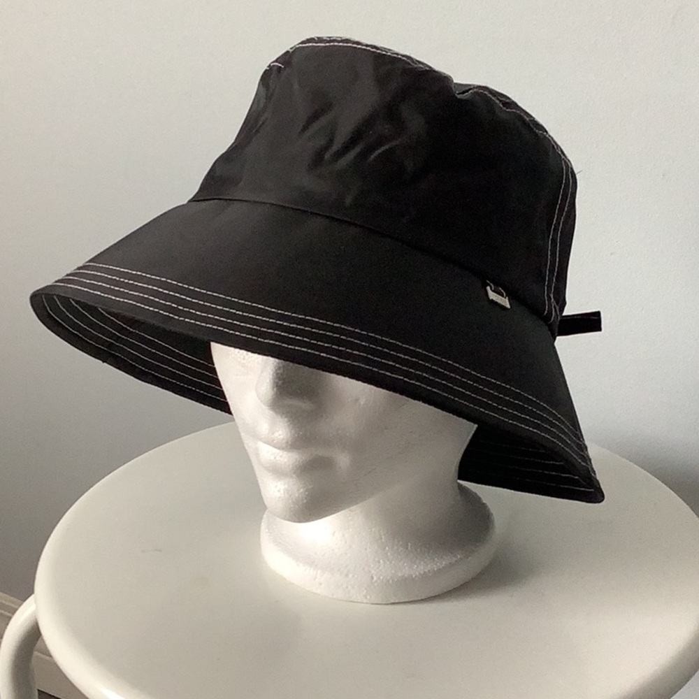 TOTES Bucket Hat Minimalist Design